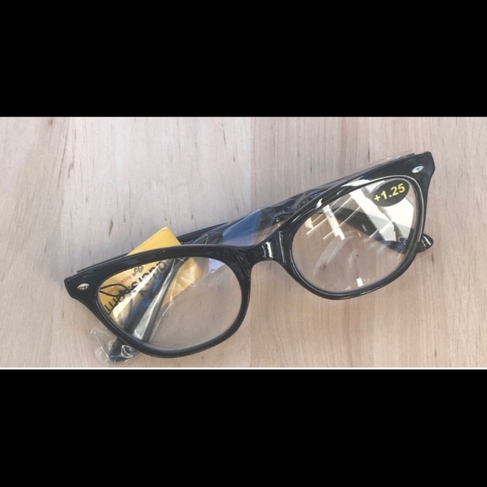 Reading glasses: +1.25 clear lens